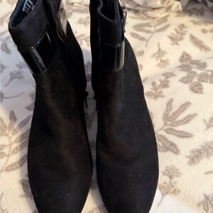 Elegant Black Women's Ankle Boots Faux suede Size 7.5 by Covington